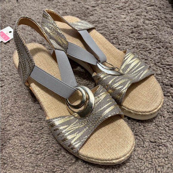 Stylish Gray and Gold Women's Sandals - Picture 1 of 2